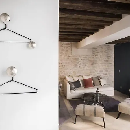 An Architectural Jewlry In The Marais Apartamento *